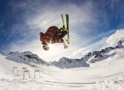 PG世界杯2026-霍勒迪末节狂飙19分，活塞逆境突围终结76人八连胜