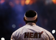 PG电子游戏-南半球双城记，奥亚尔萨瓦尔在F1街道赛的接管与新西兰-秘鲁的绿茵鏖战