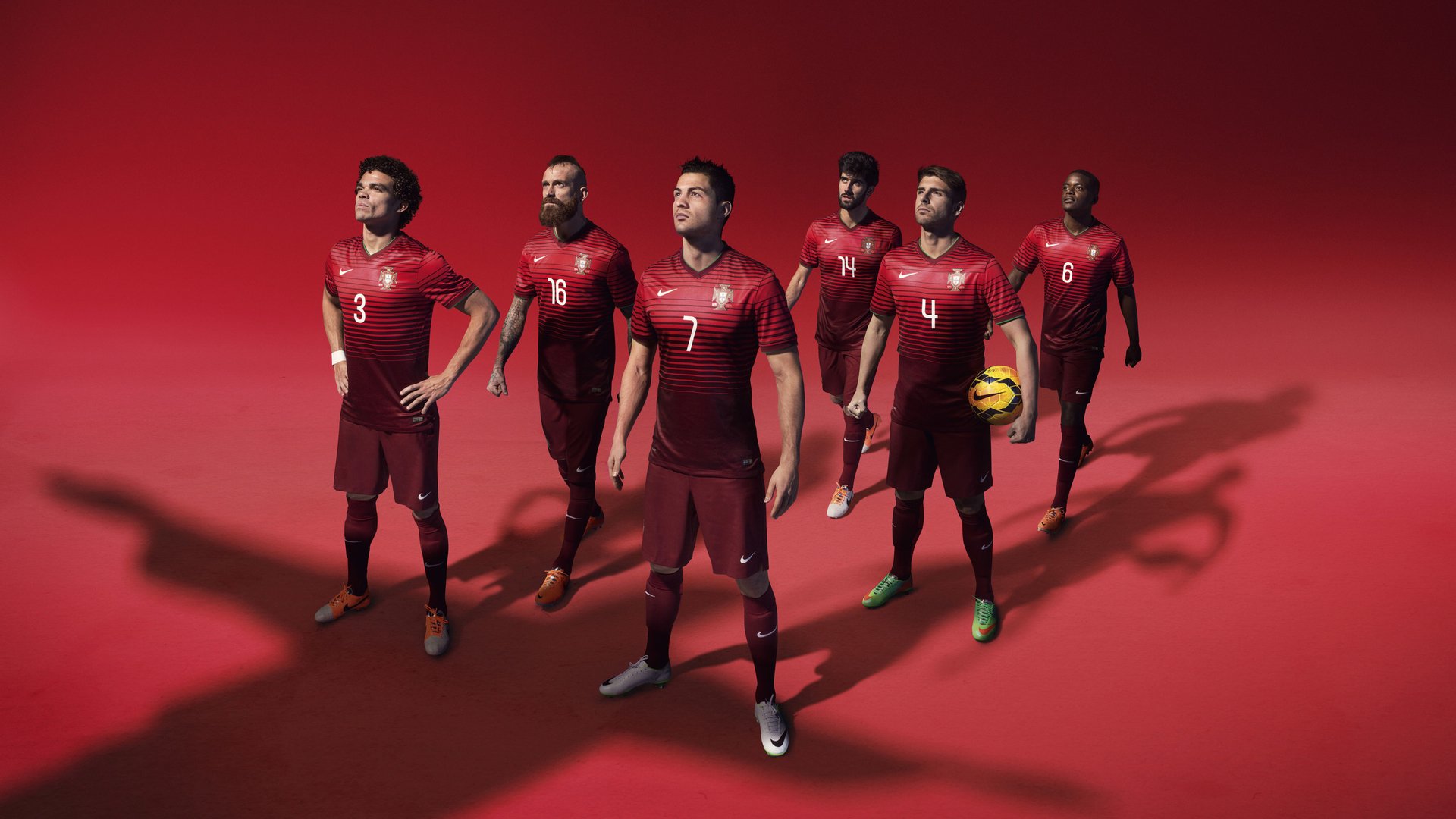 绿茵场与乒乓台的双重奏，英格兰横扫德国，樊振东状态火热预示新时代